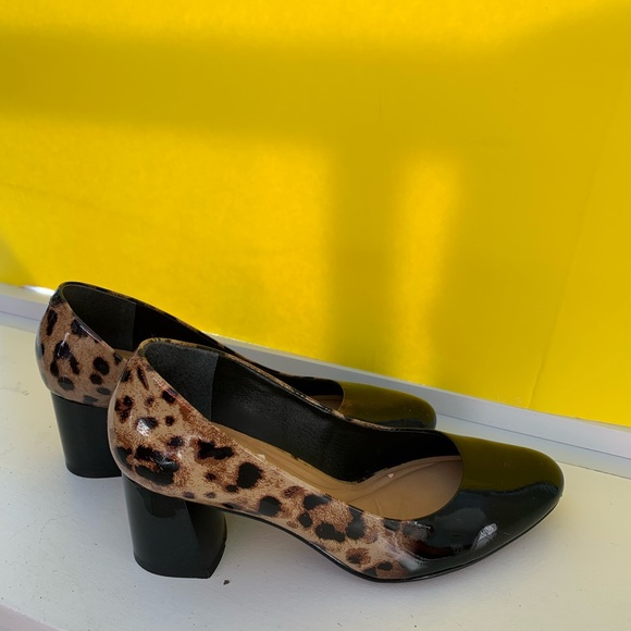 Capelli Rossi leopard print leather low heel closed toe shoe. - Picture 2 of 6